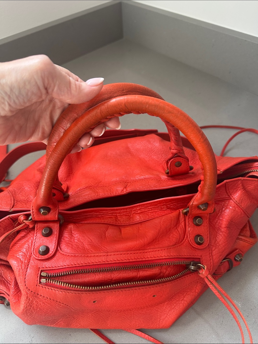 Balenciaga Large reddish orange Leather Shoulder Bag with Braided Handle - Picture 6 of 7